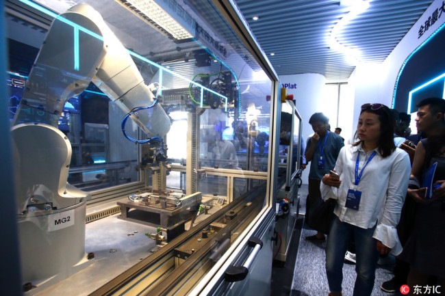 Visitors have a tour at the Science and Tech Corridor in Songjiang District, Shanghai, May 28, 2018. [Photo: IC]