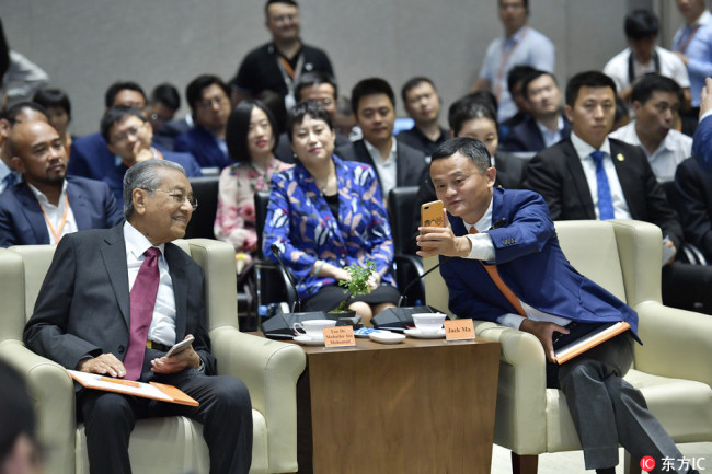 Malaysian Prime Minister Mahathir Mohamad, left, meets with Jack Ma, CEO of China e-commerce giant Alibaba Group at the headquarters of Alibaba in Hangzhou, Zhejiang Province, on August 18, 2018. [Photo:IC]