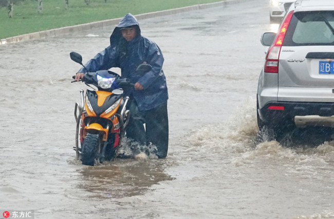 Typhoon Rumbia brings heavy rain to the northeastern Chinese port city of Dalian, August 20, 2018. [Photo: IC]