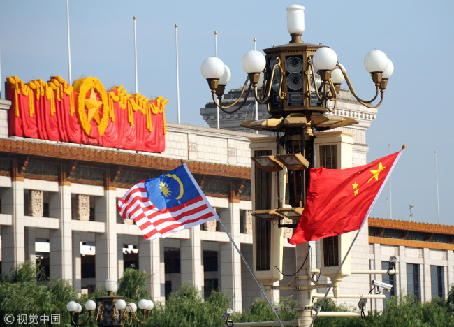 Chinese and Malaysian national flags flutter on a lamppost in front of the Tian'anmen Rostrum during the visit of Malaysian Prime Minister Mahathir bin Mohamad in Beijing on August 19, 2018. [Photo: VCG]