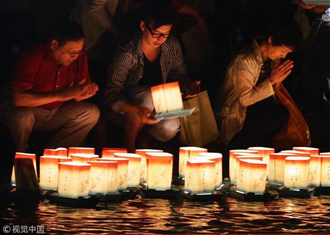 People float lanterns during celebrations for Obon Festival, which honors the spirits of deceased ancestors, at Eiheiji in Fukui, Japan on August 21, 2011. [File Photo: VCG]