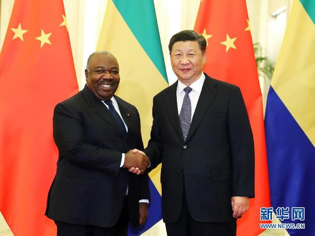 Chinese President Xi Jinping (right) met Gabonese President Ali Bongo Ondimba on Sept. 1.[Photo: Xinhua] 