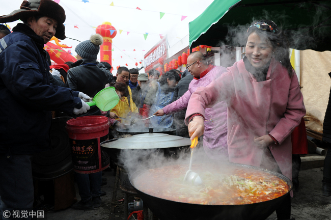 People celebrated the Spring Festival in Guyuan, Ningxia, on February 19, 2018. [File Photo: VCG]