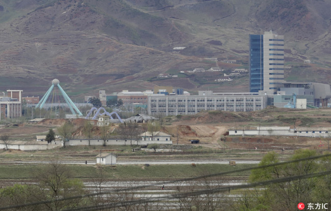 The Kaesong industrial complex in North Korea is seen from the Taesungdong freedom village inside the demilitarized zone during a press tour in Paju, South Korea. The rival Koreas on Friday have opened their first liaison office near their tense border to facilitate better communication and exchanges. [Photo: IC]