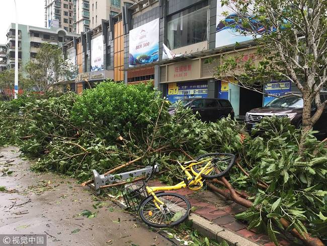 强台风“山竹”横扫广东 Super typhoon Mangkhut wreaks havoc in Guangdong