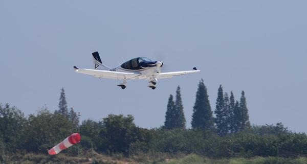 General-purpose plane GA20, developed by Guanyi Aero, takes off at Yaohu Airport in Nanchang, capital city of China's Jiangxi Province on Wednesday morning, September 19. [Photo: thepaper.cn]