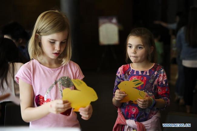 Children make paper puppets of Jade Rabbit during the Mid-Autumn Moon Family Festival event held at the Museum of Chinese in America (MOCA) in New York, the United States, Sept. 22, 2018. [Photo: Xinhua] 