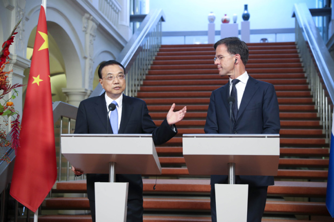 Chinese Premier Li Keqiang gives a speech at the China-Netherlands Business Forum during his official visit to the Netherlands, October 16, 2018. [Photo: gov.cn]