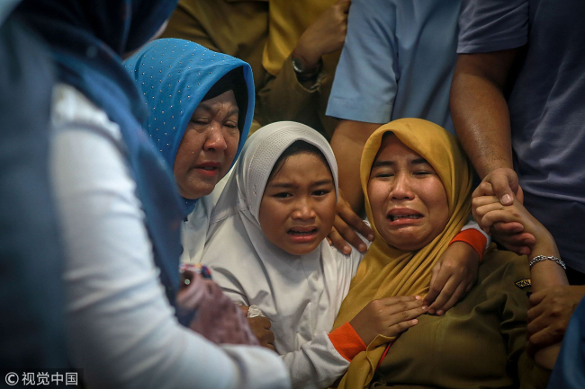 Family members of the crashed Indonesian Lion Air JT610 at Pangkal Pinang airport, in Bangka Belitung province on October 29, 2018. /VCG Photo