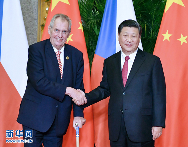 Chinese President Xi Jinping meets with Czech President Milos Zeman ahead of the first China International Import Expo in Shanghai, November 5 2018. [Photo:Xinhua] 