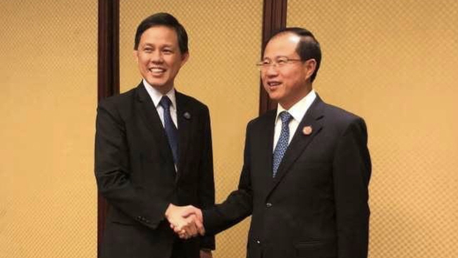 Chinese Vice Commerce Minister Fu Ziying(right) and Singapore's Minister for Trade and Industry Chan Chun Sing.