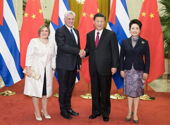 Chinese President Xi Jinping (2nd R) and his wife Peng Liyuan (1st R) pose for a group photo with Cuban President Miguel Diaz-Canel (2nd L) and his wife in Beijing, capital of China, Nov. 8, 2018. Xi held talks with Miguel Diaz-Canel in Beijing on Thursday. [Photo: Xinhua/Huang Jingwen]