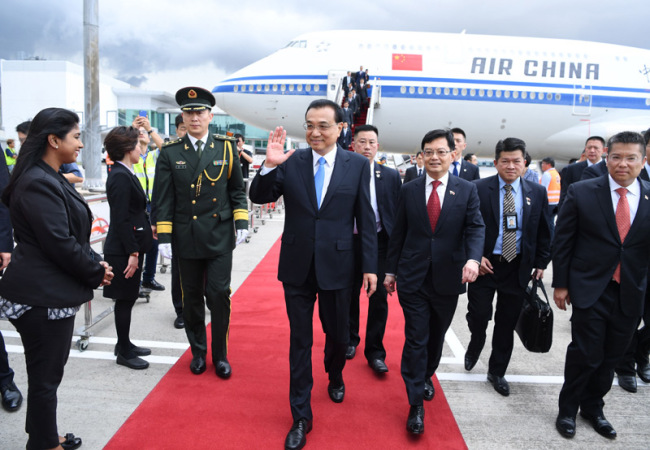 Chinese Premier Li Keqiang arrived at the Singapore Changi Airport Monday, November 12, 2018, to start his first official visit to Singapore. [Photo: gov.cn]
