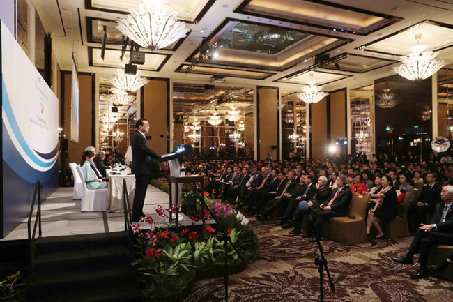 Chinese Premier Li Keqiang delivers a speech at the 44th Singapore Lecture in Singapore, November 13, 2018. [Photo: gov.cn]