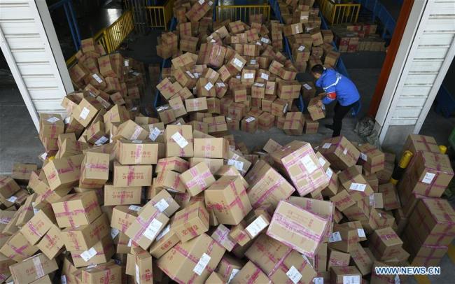 A staff member works at the distribution center of an express company in Yinchuan, northwest China's Ningxia Hui Autonomous Region, Nov. 12, 2018.(Xinhua/Wang Peng)