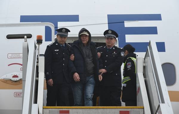 Red Notice fugitive Zheng Quanguan repatriated from the US to China on November 14, 2018. [Photo:china.com]