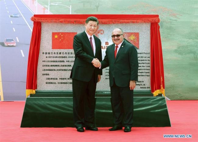 Chinese President Xi Jinping (L) and Papua New Guinea (PNG) Prime Minister Peter O'Neill attend the hand-over ceremony of the China-assisted Independence Boulevard in Port Moresby, PNG, on Nov. 16, 2018. [Photo: Xinhua]