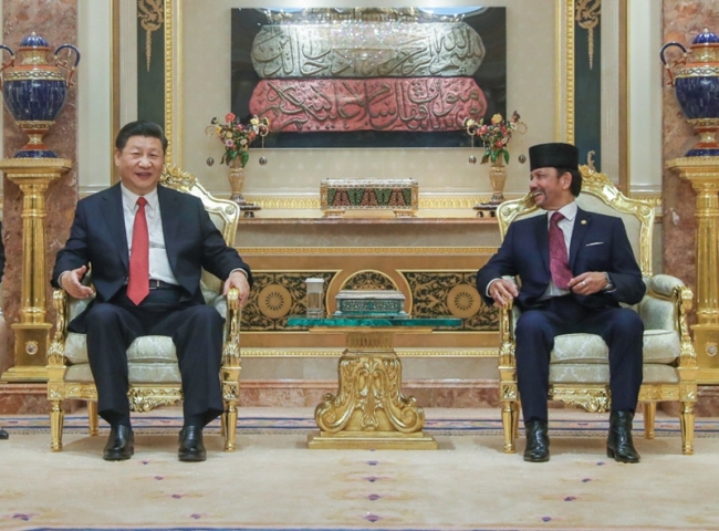 Chinese President Xi Jinping holds talks with Brunei's Sultan Haji Hassanal Bolkiah in Bandar Seri Begawan on Nov. 19, 2018. [Photo: Xinhua]