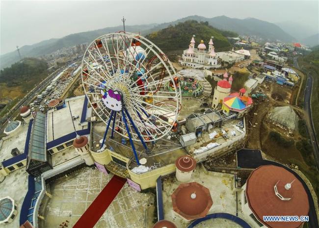 This aerial photo taken on Nov. 28, 2014 shows a newly-completed Hello Kitty theme park in Anji(安吉), east China's Zhejiang Province.(Xinhua/Xu Yu)