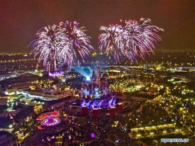 Photo taken on June 4, 2016 shows the night scene of Shanghai Disney Resort in Shanghai, east China. (Xinhua/Niu Yixin)