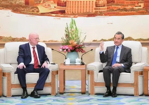 Chinese State Councilor and Foreign Minister Wang Yi meets with a visiting delegation of permanent representatives of the U.N. Security Council members in Beijing on Monday, November 26, 2018. [Photo: fmprc.gov.cn]