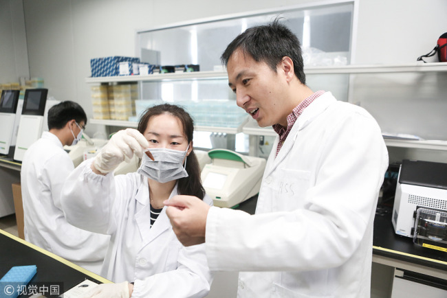 He Jiankui and his team at work in a laboratory in Shenzhen on October 9, 2018. [Photo:VCG]