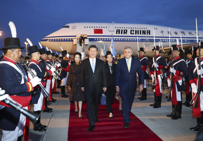 Chinese President Xi Jinping and his wife Peng Liyuan are welcomed upon their arrival at the airport in Buenos Aires, Argentina, Nov. 29, 2018. Xi arrived here Thursday night to attend the 13th Group of 20 (G20) summit and pay a state visit to Argentina.[Photo: Xinhua]