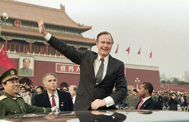 Former U.S. President George H.W. Bush stands on his car and waves to the crowds in Tian’anman Square in Beijing, Feb. 25, 1989. [File Photo: IC]