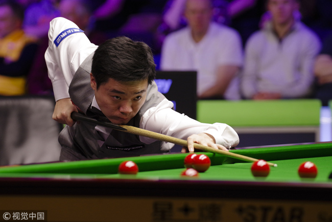 Ding Junhui beat fellow Chinese Xiao Guodong to reach the last 16 of the UK Championship in Barbican Center of York, UK on Dec 4, 2018. [Photo: VCG]