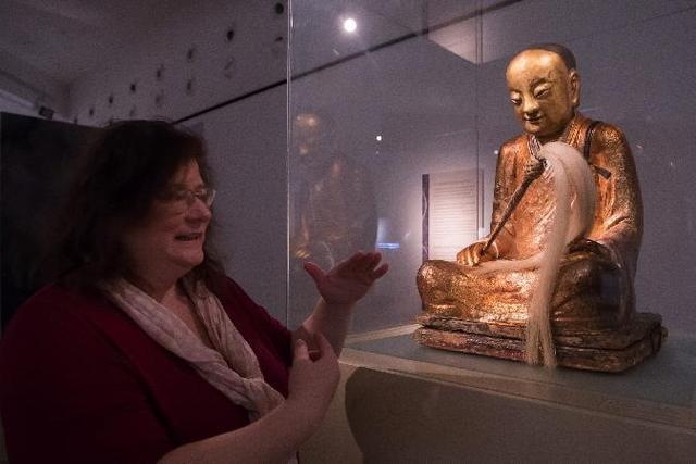 The Zhanggong Zushi Buddha statue is seen during exhibition in Hungary, 2015. [Photo: Xinhua]