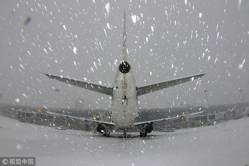 Heavy snowfall shuts Yantai Penglai International Airport in Shandong ...