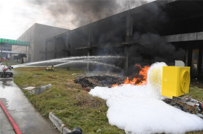 Firefighting robots spray water and foam during a drill at a factory in Ningde, Fujian Province on Wednesday, December 12, 2018. [Photo: Xinhua]