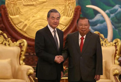 Chinese State Councilor and Foreign Minister Wang Yi(left) meets with Laotian President Bounnhang Vorachit in Vientiane,Laos,December 16 2018.[Photo:fmprc.gov.cn]