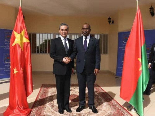 Chinese State Councilor and Foreign Minister Wang Yi (L) meets with his Burkina Faso counterpart Alpha Barry in Ouagadougou on Friday, January 4, 2019. [Photo: fmprc.gov.cn]