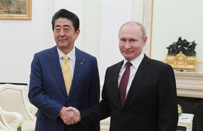 Russian President Vladimir Putin (R) shakes hands with Japanese Prime Minister Shinzo Abe during their meeting in Moscow, Russia, on Jan. 22, 2019. [Photo: Xinhua/Sputnik]