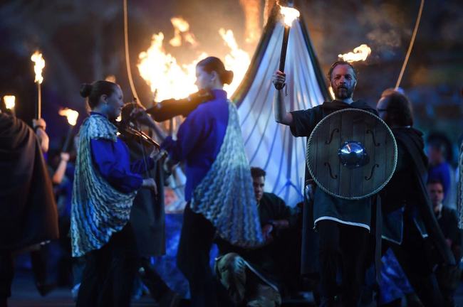 A show from the Royal Edinburgh Military Tattoo at Edinburgh Castle in 2018. [File Photo provided to China Plus]