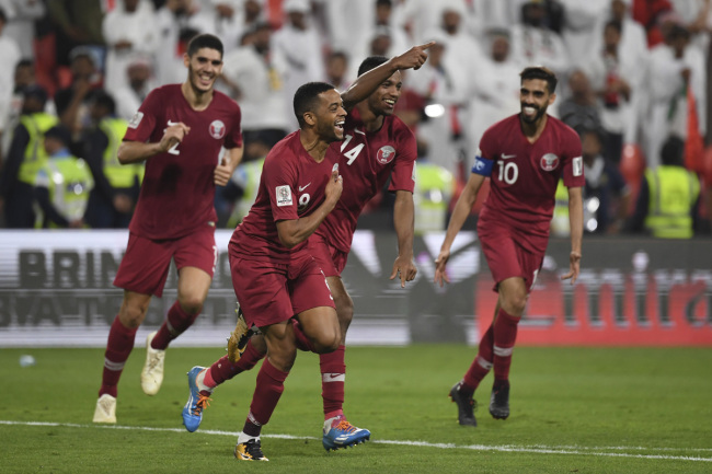 Qatar's defender Hamid Ismail, second left, celebrates after scoring his side's fourth goal during the AFC Asian Cup semifinal soccer match between United Arab Emirates and Qatar at Mohammed Bin Zayed Stadium in Abu Dhabi, United Arab Emirates, Tuesday, Jan. 29, 2019. [Photo: IC]