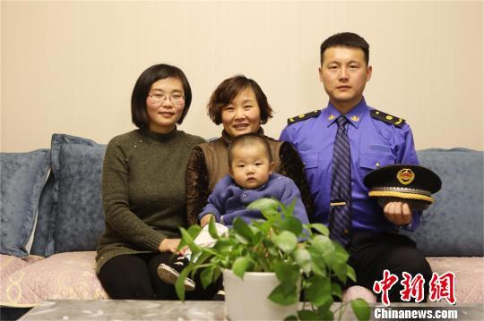 2019 Spring Festival family photos taken byLv Jinyang. [Photo: Chinanews.com]