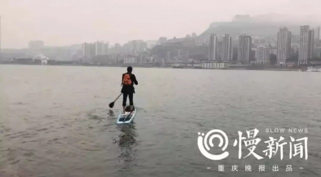 Liu Fucao commutes across the Yangtze River, February 13, 2019. [Photo:www.hljtv.com]