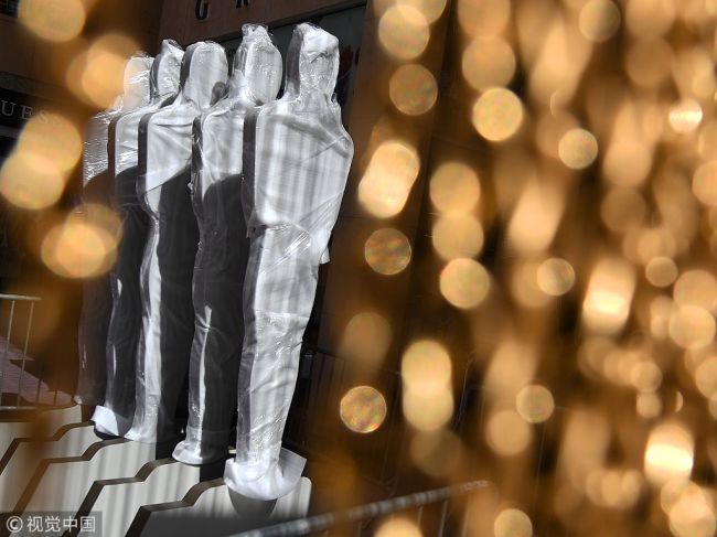 This photo shows signs shaped like Oscars statuettes on the red carpet area as preparations for the 91st Academy Awards take place in Hollywood on February 21, 2019. The annaul Academy Awards ceremony will take place on February 24, 2019. [Photo: VCG]