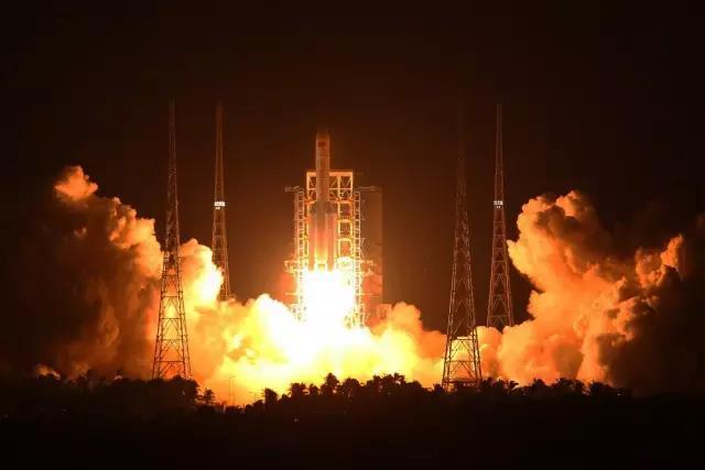 The heavy-lift carrier rocket Long March 5 blasts off Nov 3, 2016 at Wenchang Space Launch Center in South China's Hainan province. [Photo: Xinhua]