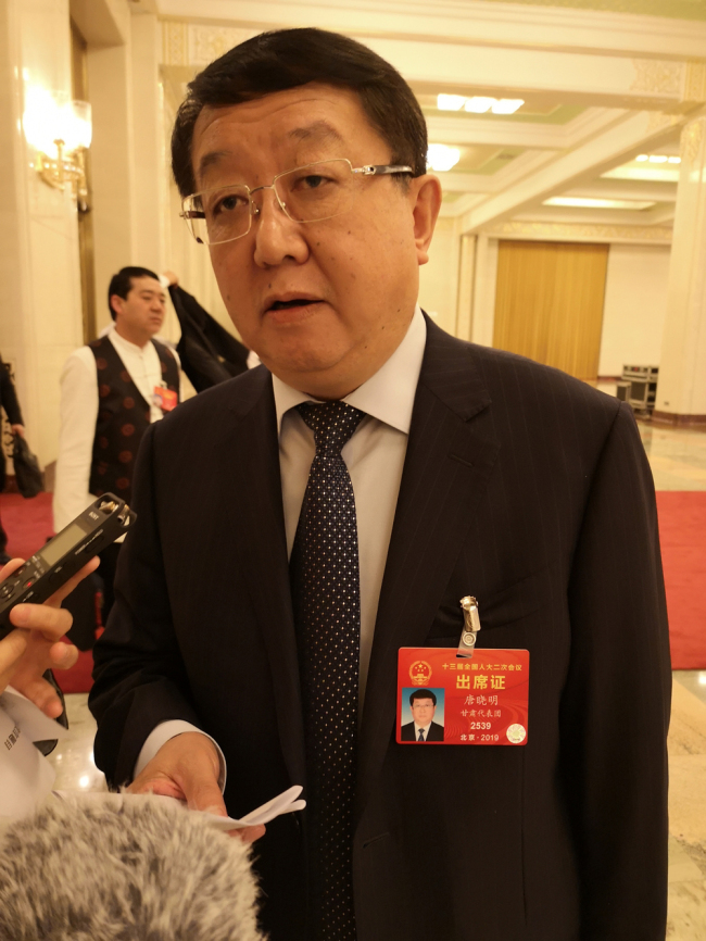 Tang Xiaoming, secretary of the Dingxi Municipal Committee of the Communist Party of China, speaks to the media after attending a panel discussion with President Xi Jinping and other National People’s Congress deputies from Gansu Province in Beijing on Thursday, March 7, 2019. [Photo: CMG] 