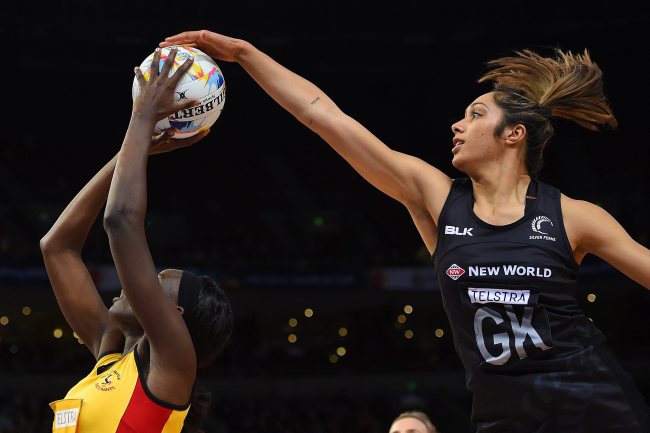 Phoenix Karaka of New Zealand, (right), competes for the ball with Stella Oyella of Uganda during their qualification round match of the Netball World Cup at Allphones Arena in Sydney, Friday, August. 14, 2015. [File Photo: IC]