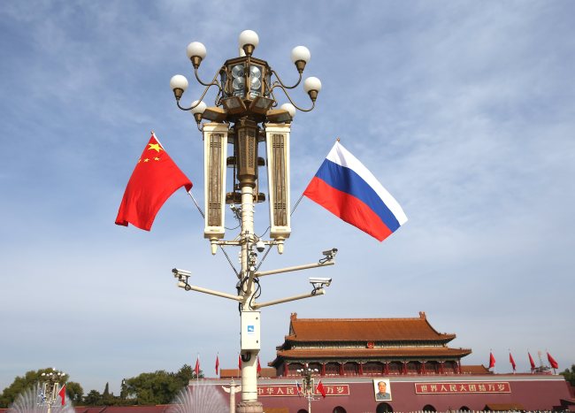 National flags of China and Russia [File photo: IC]