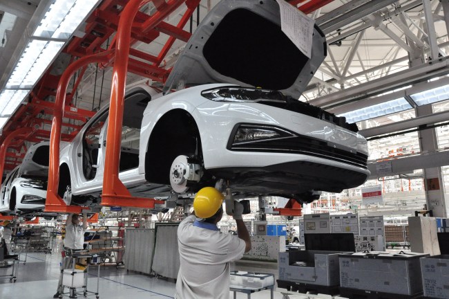 Workers manufacture cars at a plant of FAW Group in Qingdao, east China's Shandong province, August 16, 2018. [File photo: IC]
