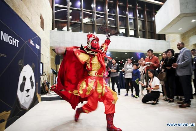 Attendees watch the performance of Sichuan Opera face-changing at an event promoting southwest China's city of Chengdu in the southern U.S. city of Austin, March 8, 2019. [Photo: Xinhua]