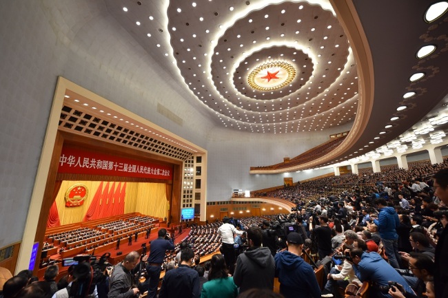 Deputies attend a final vote for a draft foreign investment law during the closing meeting of the second session of the 13th National People's Congress (NPC) at the Great Hall of the People in Beijing, China, 15 March 2019. [Photo: IC]