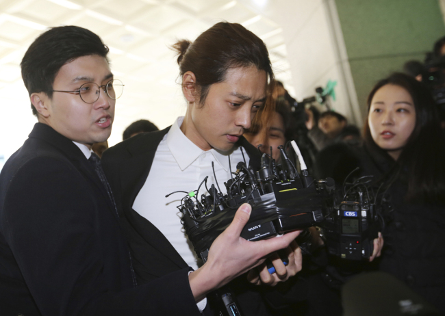 In this March 14, 2019, K-pop singer Jung Joon-young, center, arrives at the Seoul Metropolitan Police Agency in Seoul, South Korea. [Photo: IC]