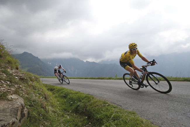 Britain's Geraint Thomas, wearing the overall leader's yellow jersey, is followed by teammate Britain's Chris Froome as they speed down Col de Val Louron-Azet pass during the seventeenth stage of the Tour de France cycling race with start in Bagneres-de-Luchon and finish in Saint-Lary-Soulan, Col du Portet pass, France, Wednesday July 25, 2018. [File photo: AP]