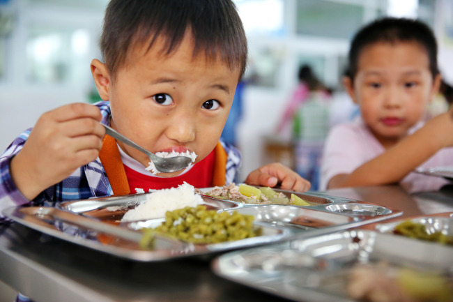 Students in Sichuan province eat healthy, free meal at school, Sept 6, 2017. [Photo: IC]